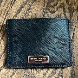 Henri Bendel black card holder